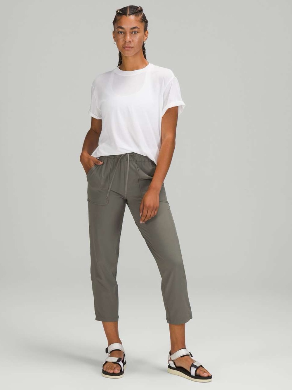 LIKE NEW Lululemon Beyond The Studio cropped capri pants